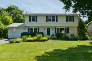 58 Elaine Dr, Stamford CT  06902-8313 exterior