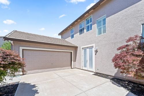 2321 Barn Swallow Ct, Elk Grove CA  95757-8140 exterior