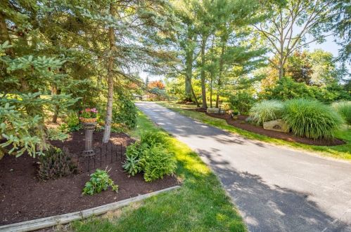 170 Canterbury Rd, Canonsburg, PA 15317-2802
