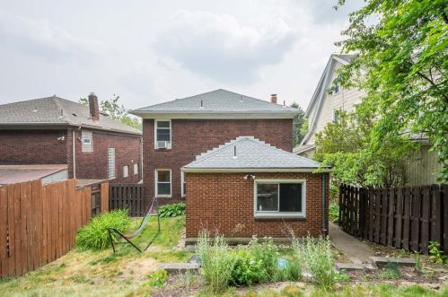 5627 Pocusset St, Pittsburgh PA 15217-2216 exterior