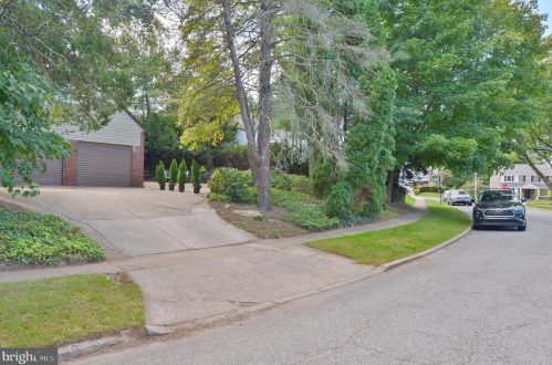 1746 Green Valley Rd, Pittsburgh, PA 19083-2521