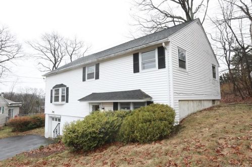 58 Robincrest Dr, Waterbury CT  06708-2406 exterior