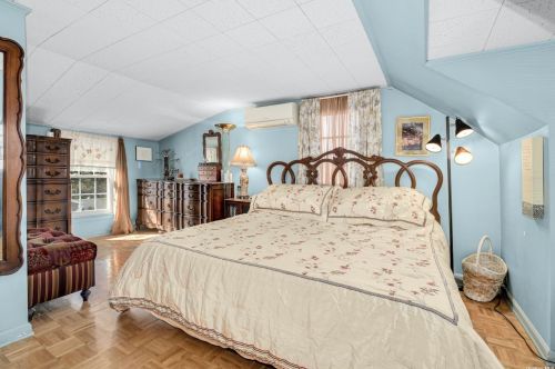 51 Mayflower Ave, Williston Park NY  11596-1517 exterior