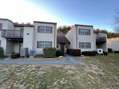 807 Twin Circle Dr, Wapping, CT 06074-2618
