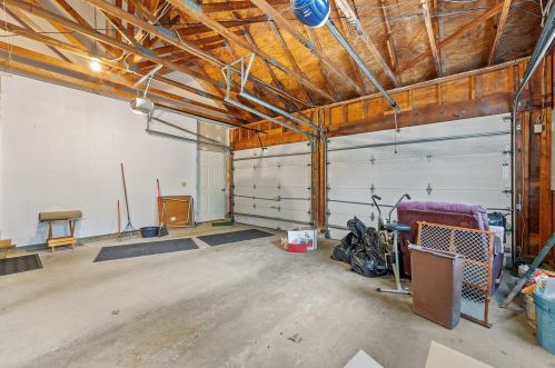 246 Church Rd, Allenstown NH  03275-2903 exterior