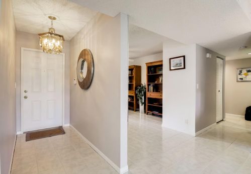 10263 Circle Lake Dr, Boynton Beach, FL 33437-3424