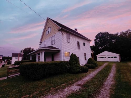 25 Main St, Bessemer, PA 16112-9601