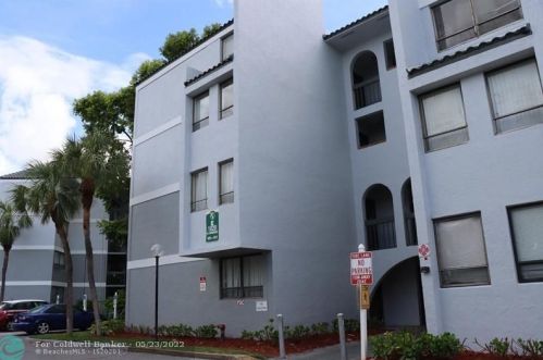 1950 Congress Ave, West Palm Beach FL  33401-8207 exterior