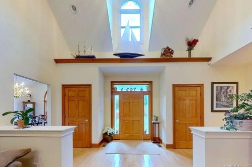 223 Castlewood Dr, Kensington CT  06037-2951 exterior