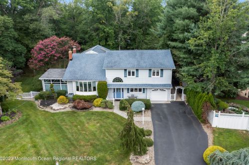 4 Frost Ct, Morganville, NJ 07751-1510