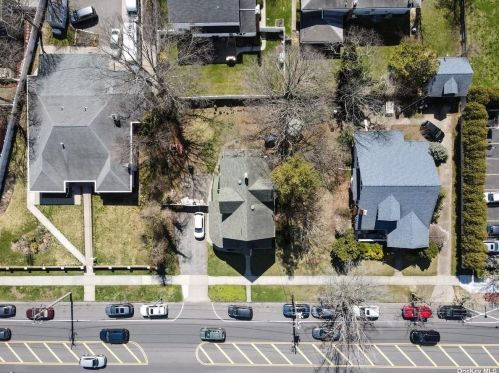 335 Wellwood Ave, North Lindenhurst NY  11757-3341 exterior
