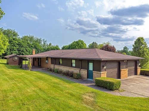 1702 Ridge Rd, Jeannette PA  15644-9794 exterior