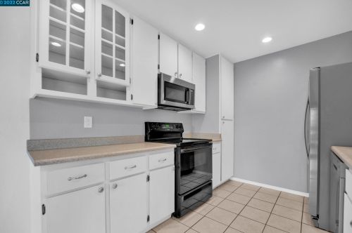 1570 London Cir, Benicia CA  94510-1339 exterior