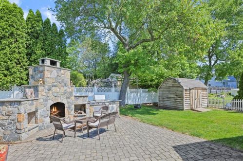 26 Bonheur Rd, Bridgeport CT  06611-3404 exterior