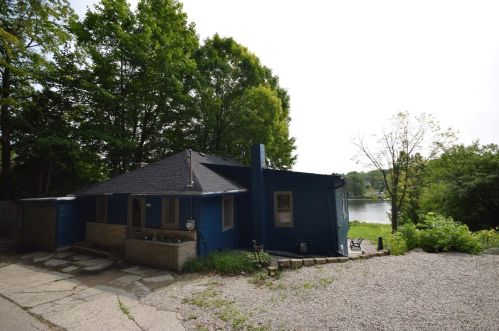 5558 Point Dr, West Bend, WI 53095-8703