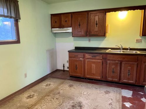 1208 Oakdale Ct, Waukesha, WI 53189-7113