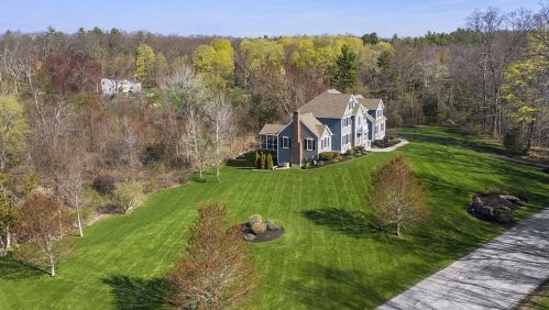 8 Autumn Rdg, Berlin, MA 01503-1707