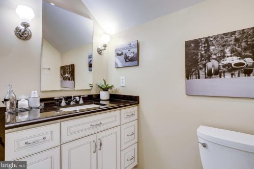 11406 Wild Bramble Way, Herndon VA  20194-1001 exterior