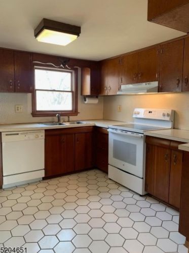 9 Henry St, Oxford NJ  07863-3027 exterior