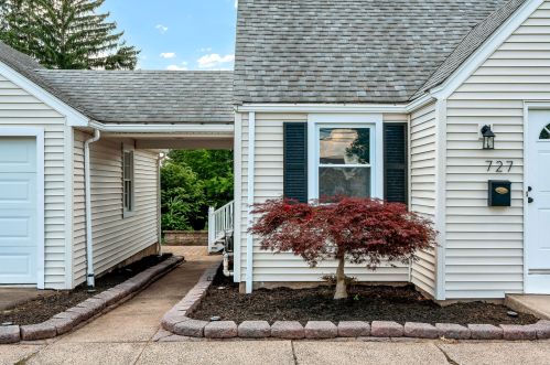 727 Maple St, Hartford CT  06109-4141 exterior