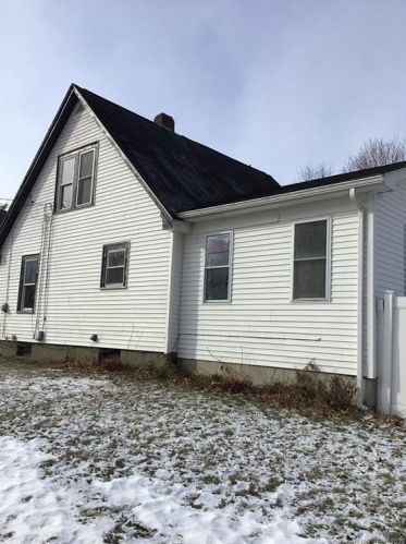 3 Dufault St, Putnam, CT 06260-1223