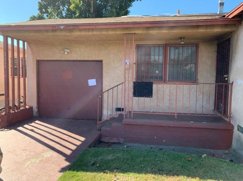 2215 Paulsen Ave, Compton, CA 90222-2435