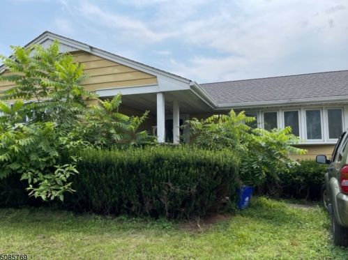 949 Haran Ave, Manville, NJ 08835-2566