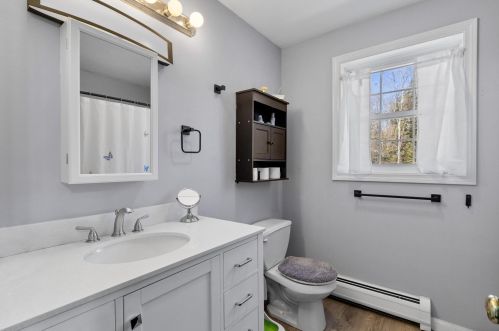 12 Byrne Rd, Northwood NH  03261-3239 exterior