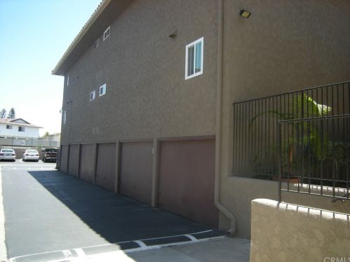 555 La Veta Park Cir, Orange CA  92868-4039 exterior