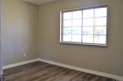 327 Erwin St, Rialto CA  92376-6018 exterior