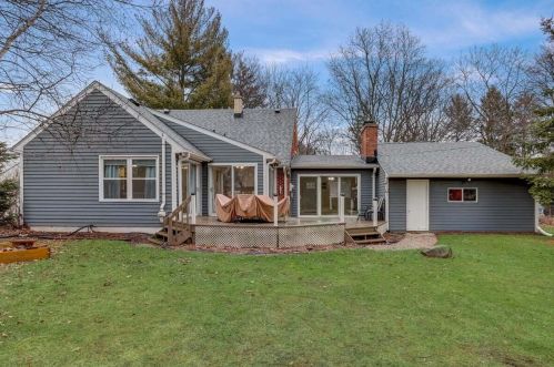 1509 Ridgeway Rd, Waukesha, WI 53146-1530