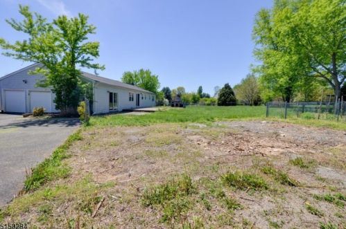 6 Sandra Rd, East Amwell Township NJ  08551-1009 exterior