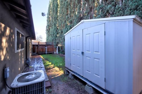 7400 Circlet Way, Citrus Heights CA  95621-2817 exterior