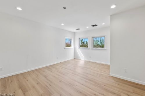 9393 Peaceful Dr, Sanibel FL  33957-4238 exterior