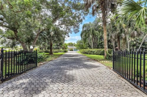 27126 Rue De Paix, Bonita Springs, FL 34135-6249