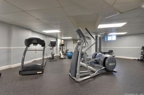 91 Strawberry Hill Ave, Stamford CT  06902-2762 exterior