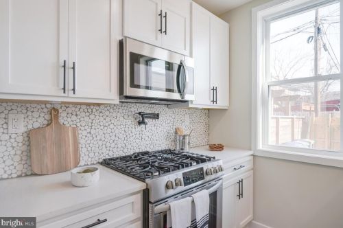 617 18th St, Washington DC 20020-6812 exterior