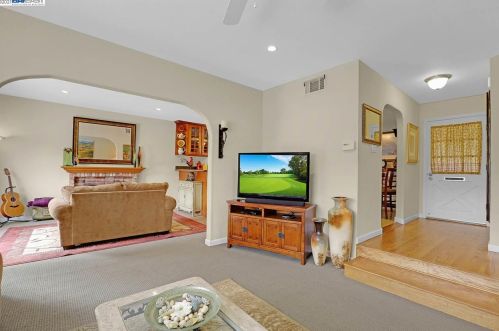 1220 Hillcrest Ave, Livermore CA  94550-4923 exterior