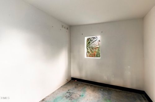 1815 Ridgewood Dr, Bakersfield CA 93306-3831 exterior