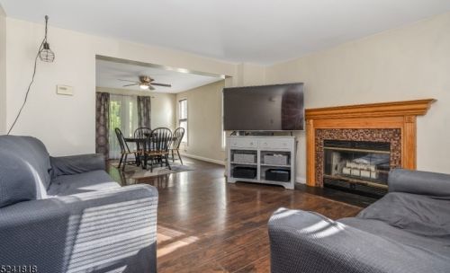 72 Cambridge, Oxford NJ  07863-3411 exterior