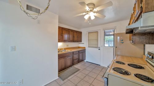 302 Paseo Lobo, Green Valley, AZ 85614-0864