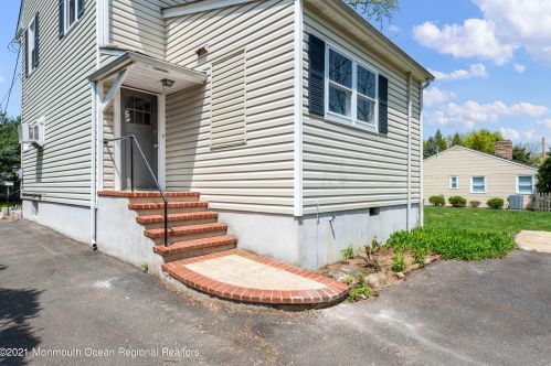 50 Willow Dr, Little Silver NJ  07739-1538 exterior