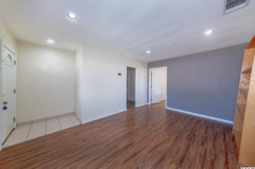 17536 Saticoy St, Van Nuys CA 91406-2333 exterior