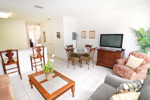 2520 Renshaw St, Kissimmee, FL 34747-2108
