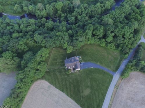 9 Crisman Rd, Columbia NJ  07832-2710 exterior