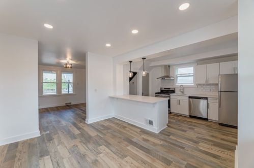 2435 Perry St, Whitaker, PA 15120-2628