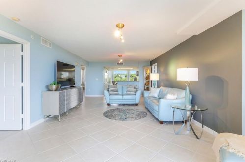6849 Grenadier Blvd, Naples, FL 34108-7221