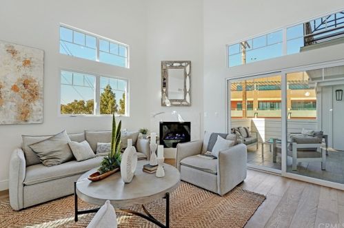 532 Elena Ave, Redondo Beach, CA 90277-2160