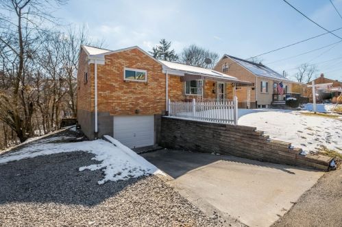 2121 Holcomb Ave, Pittsburgh, PA 15226-2421