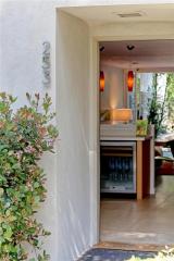 253 Barrington Ave, Los Angeles, CA 90049-2922